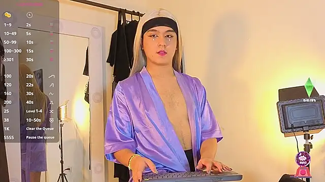 derek greyy  online show from September 2025 06:41:02 PM