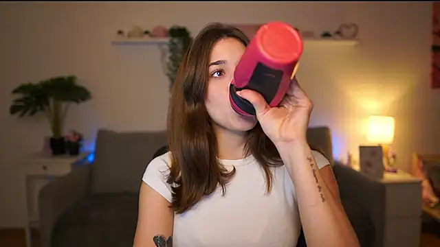 kissie cat online show from December 2025 03:19:01 PM