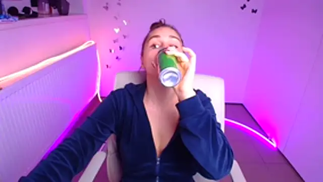 Snapshot of Stefanie_Sweet chatting on October 2025 02:09:01 PM Stefanie Sweet online show from October 2025 02:09:01 PM