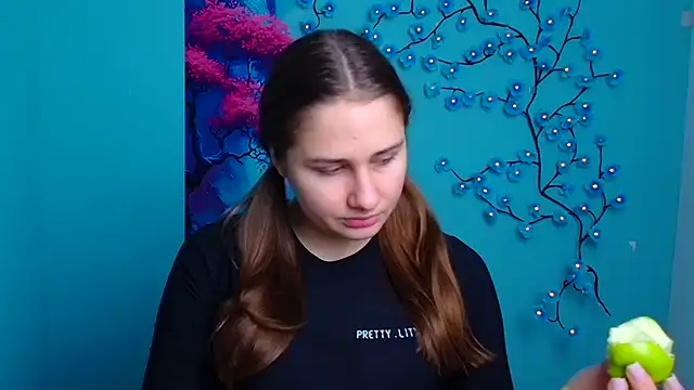 Snapshot of Stefanie_Sweet chatting on November 2025 06:23:02 AM Stefanie Sweet online show from November 2025 06:23:02 AM