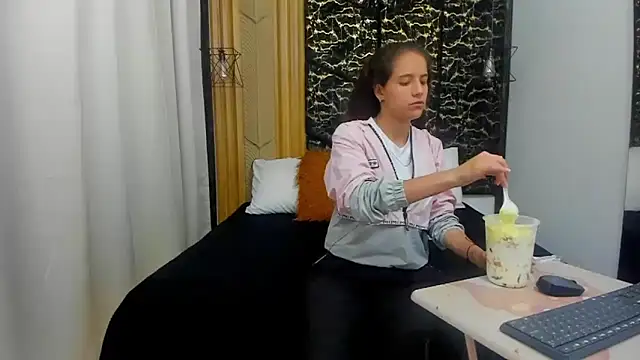 MiaCours online show from February 2026 06:49:02 PM