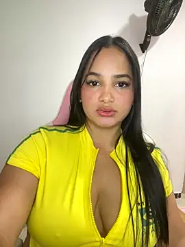 Snapshot of Andrea-Lu chatting on October 2025 01:02:02 AM Andrea-Lu online show from October 2025 01:02:02 AM