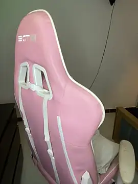 Snapshot of Andrea-Lu chatting on November 2025 01:05:02 AM Andrea-Lu online show from November 2025 01:05:02 AM