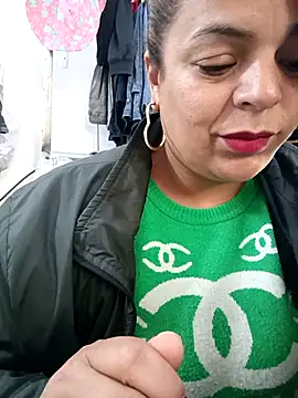 Snapshot of Mia-Glow chatting on November 2025 03:10:02 PM Mia-Glow online show from November 2025 03:10:02 PM