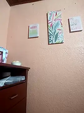 Snapshot of Mia-Glow chatting on November 2025 12:27:01 PM Mia-Glow online show from November 2025 12:27:01 PM