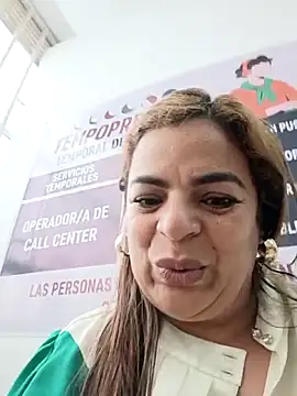 Snapshot of Mia-Glow chatting on November 2025 12:04:01 PM Mia-Glow online show from November 2025 12:04:01 PM