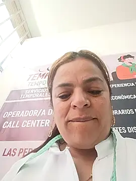 Snapshot of Mia-Glow chatting on November 2025 12:17:01 PM Mia-Glow online show from November 2025 12:17:01 PM