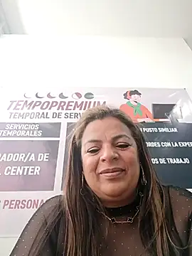 Snapshot of Mia-Glow chatting on November 2025 01:14:02 PM Mia-Glow online show from November 2025 01:14:02 PM