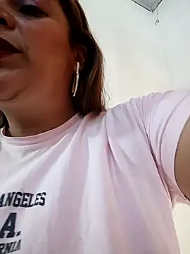 Snapshot of Mia-Glow chatting on December 2025 05:52:01 PM Mia-Glow online show from December 2025 05:52:01 PM