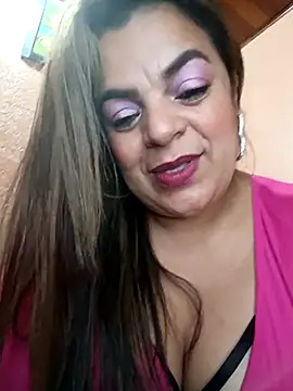 Snapshot of Mia-Glow chatting on January 2026 12:46:02 AM Mia-Glow online show from January 2026 12:46:02 AM