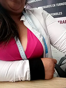 Snapshot of Mia-Glow chatting on January 2026 12:51:01 PM Mia-Glow online show from January 2026 12:51:01 PM