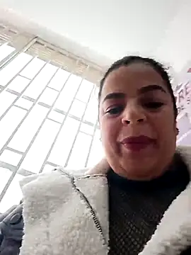 Snapshot of Mia-Glow chatting on January 2026 01:16:02 PM Mia-Glow online show from January 2026 01:16:02 PM