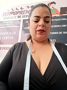 Snapshot of Mia-Glow chatting on January 2026 12:54:01 PM Mia-Glow online show from January 2026 12:54:01 PM