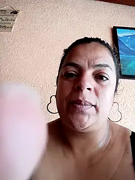 Snapshot of Mia-Glow chatting on January 2026 04:33:02 PM Mia-Glow online show from January 2026 04:33:02 PM