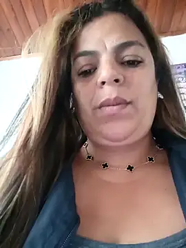 Snapshot of Mia-Glow chatting on February 2026 01:07:02 PM Mia-Glow online show from February 2026 01:07:02 PM