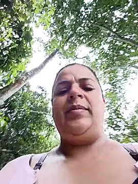 Snapshot of Mia-Glow chatting on February 2026 01:20:01 PM Mia-Glow online show from February 2026 01:20:01 PM