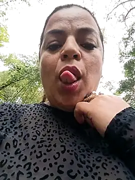 Snapshot of Mia-Glow chatting on February 2026 01:10:01 PM Mia-Glow online show from February 2026 01:10:01 PM