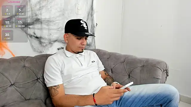 OwenStonne  online show from November 2025 04:37:01 AM