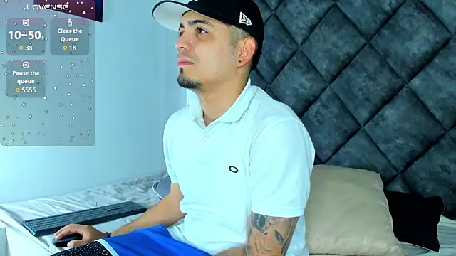 OwenStonne  online show from November 2025 12:26:01 PM