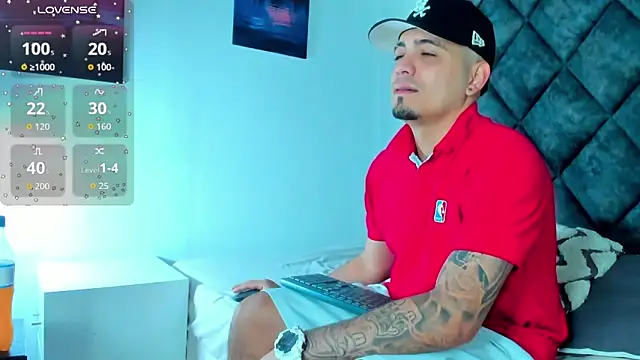 OwenStonne  online show from November 2025 12:38:02 PM