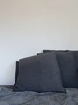 Snapshot of LauraLuxxx chatting on September 2025 07:20:02 AM LauraLuxxx online show from September 2025 07:20:02 AM