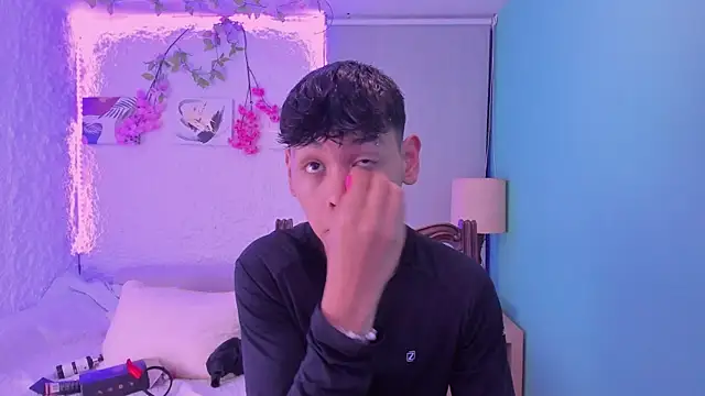 zeus blaze online show from October 2025 04:03:02 AM