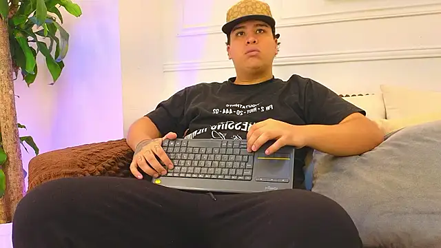 Naim Bennetsex online show from March 2026 06:45:02 PM