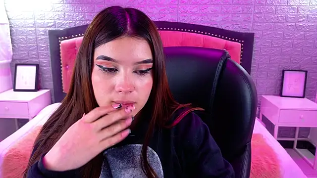 Natalie loffreda online show from October 2025 02:52:01 AM