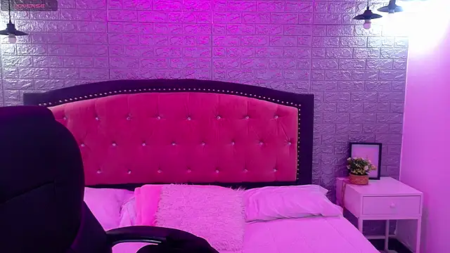 Natalie loffreda online show from November 2025 03:19:02 AM