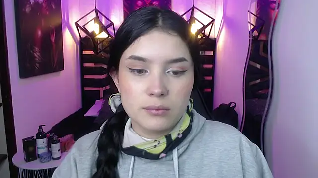 Snapshot of Natalie_loffreda chatting on May 2026 08:17:02 PM Natalie loffreda online show from May 2026 08:17:02 PM