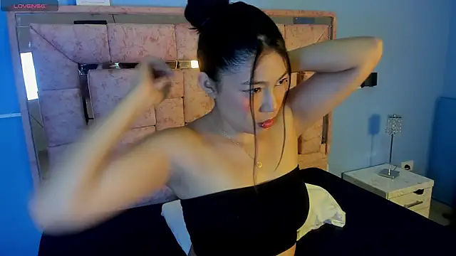 LICKY LOV online show from November 2025 03:17:01 AM