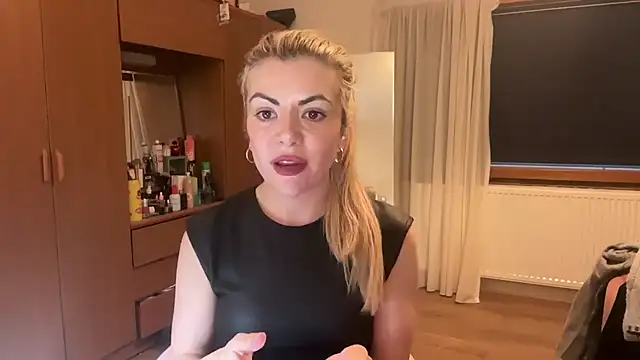 princess17 online show from October 2025 05:24:02 PM