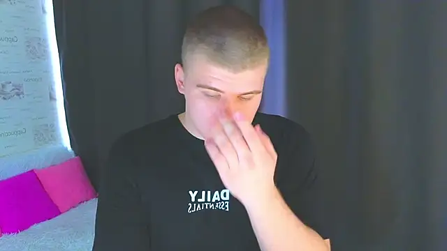 Snapshot of kittenmurr chatting on October 2025 03:47:01 AM kittenmurr online show from October 2025 03:47:01 AM