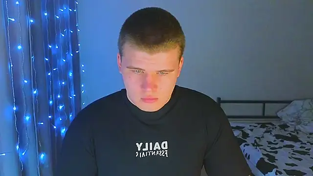 kittenmurr online show from November 2025 09:17:01 PM