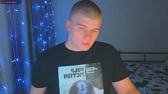 kittenmurr online show from December 2025 03:51:01 PM