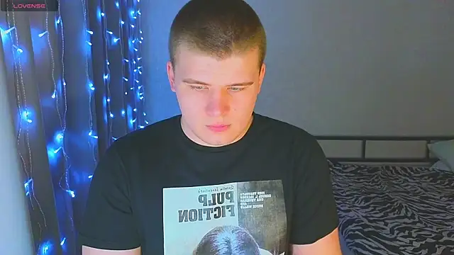 kittenmurr online show from December 2025 10:58:01 PM