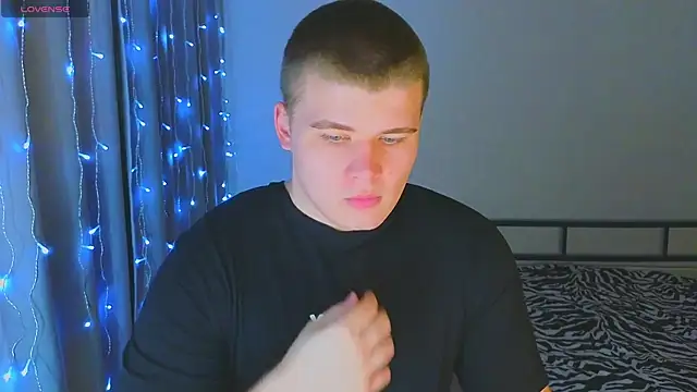 kittenmurr online show from December 2025 01:56:02 AM