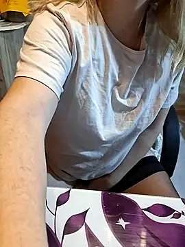 Snapshot of qSensi chatting on October 2025 11:53:01 PM qSensi online show from October 2025 11:53:01 PM