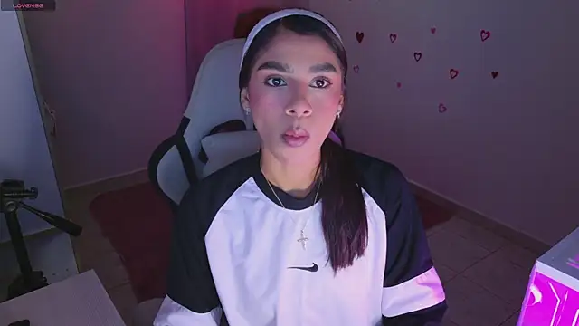 BrunetteAdams001 online show from February 2026 03:48:02 AM