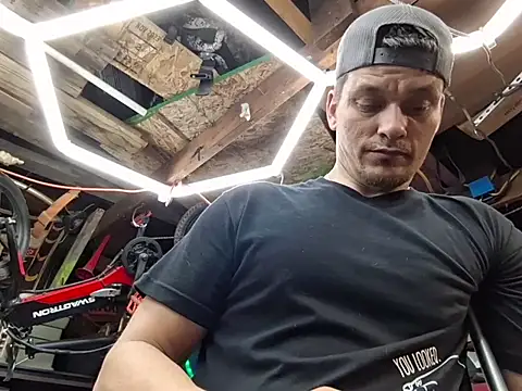 twistafatpipe online show from March 2026 05:40:01 PM