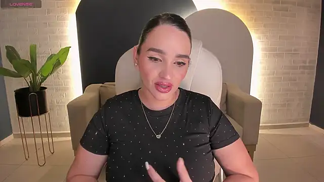 Snapshot of NovaSpencer chatting on December 2025 07:52:01 PM NovaSpencer online show from December 2025 07:52:01 PM