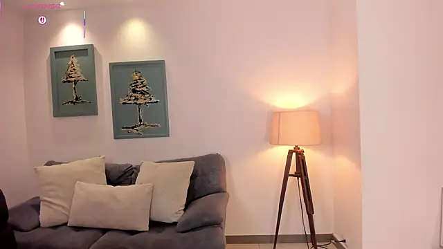 Snapshot of VeronicaBlue chatting on October 2025 09:24:02 AM VeronicaBlue online show from October 2025 09:24:02 AM