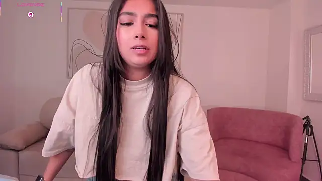 Snapshot of VeronicaBlue chatting on November 2025 09:19:01 AM VeronicaBlue online show from November 2025 09:19:01 AM