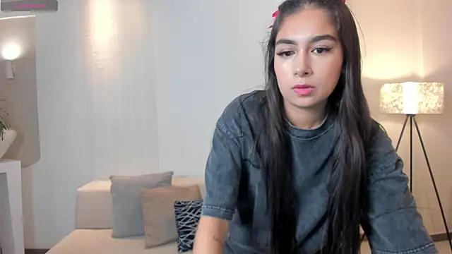 Snapshot of VeronicaBlue chatting on November 2025 10:25:01 AM VeronicaBlue online show from November 2025 10:25:01 AM