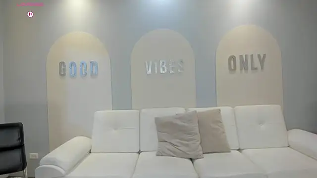 Snapshot of VeronicaBlue chatting on December 2025 10:19:01 AM VeronicaBlue online show from December 2025 10:19:01 AM