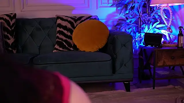 AlenaCapricious online show from October 2025 06:08:01 PM