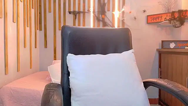 Snapshot of Angel_saez chatting on November 2025 12:07:02 PM Angel saez online show from November 2025 12:07:02 PM