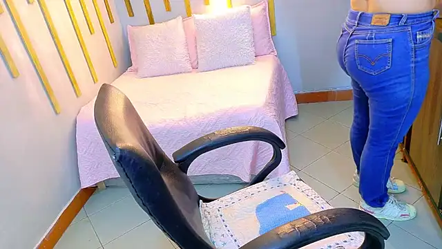 Snapshot of Angel_saez chatting on November 2025 03:45:01 PM Angel saez online show from November 2025 03:45:01 PM