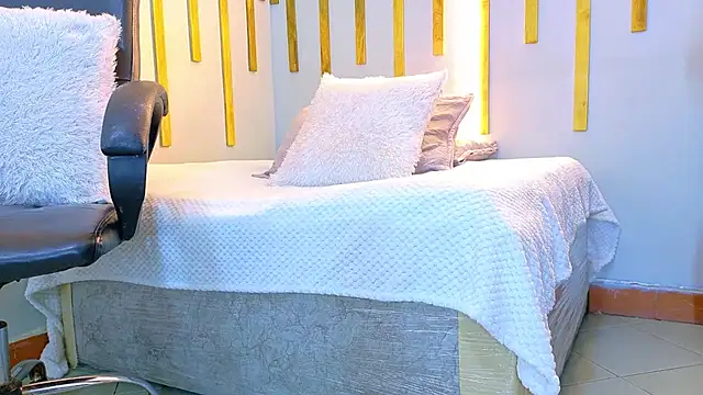 Snapshot of Angel_saez chatting on November 2025 10:49:02 AM Angel saez online show from November 2025 10:49:02 AM