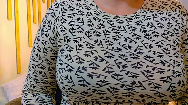 Snapshot of Angel_saez chatting on December 2025 10:57:02 AM Angel saez online show from December 2025 10:57:02 AM